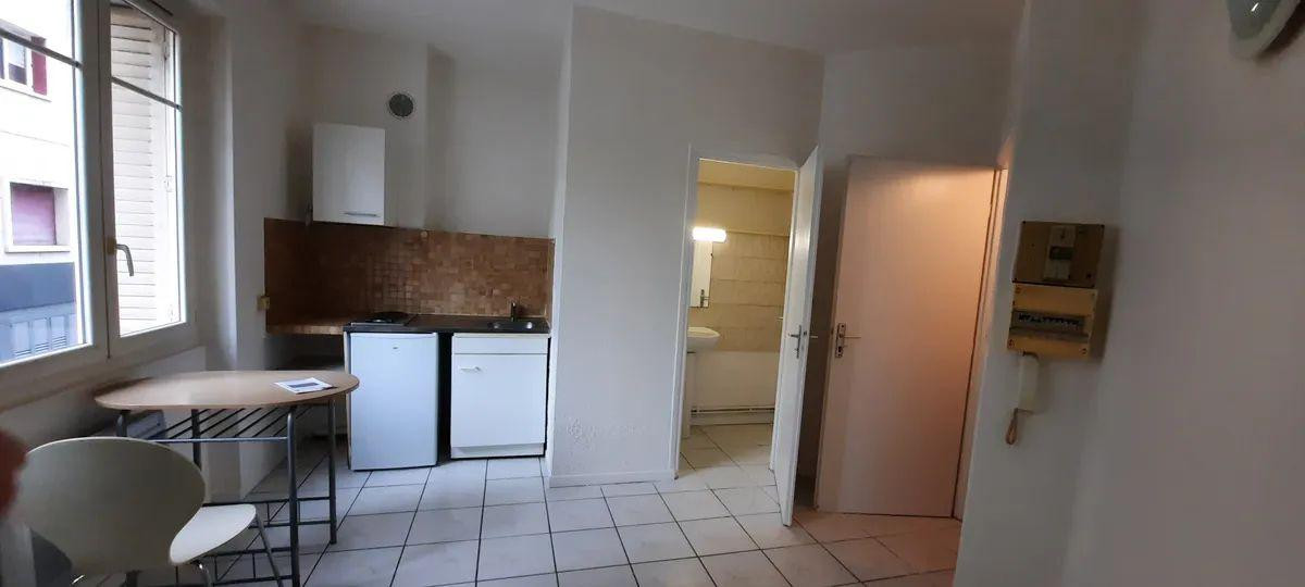 
                                                Location
                                                 STUDIO 16m² meublé et refait à neuf bld FOCH