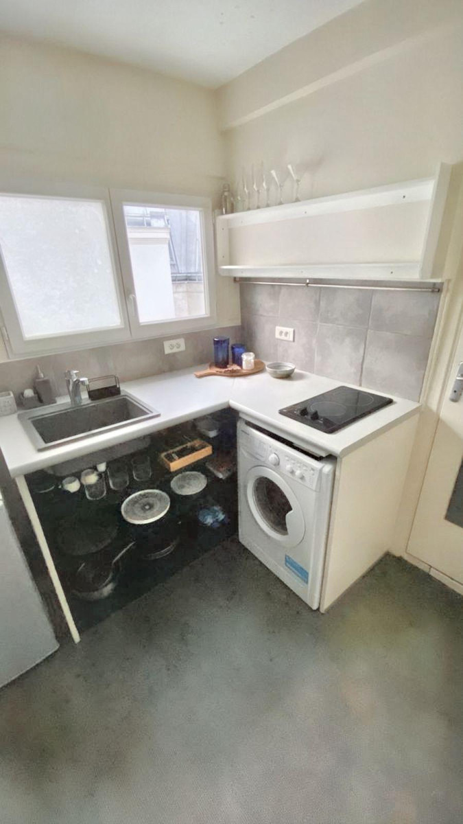 
                                                Location
                                                 Studio 17e La fourche/Guy Moquet