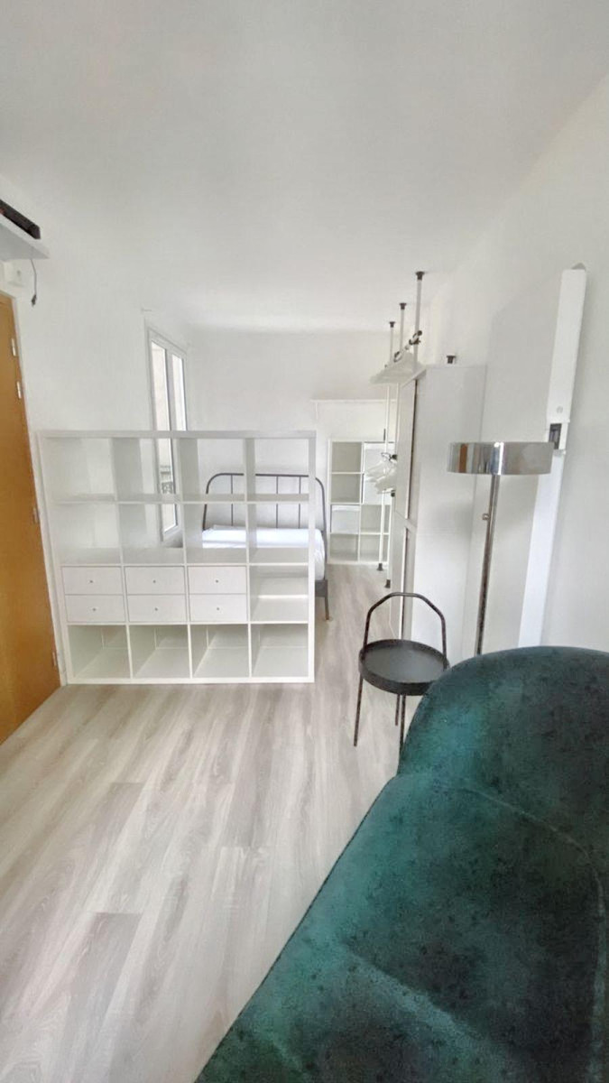 
                                                Location
                                                 Studio 17e La fourche/Guy Moquet