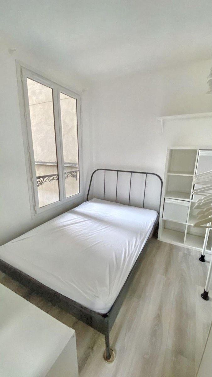 
                                                Location
                                                 Studio 17e La fourche/Guy Moquet