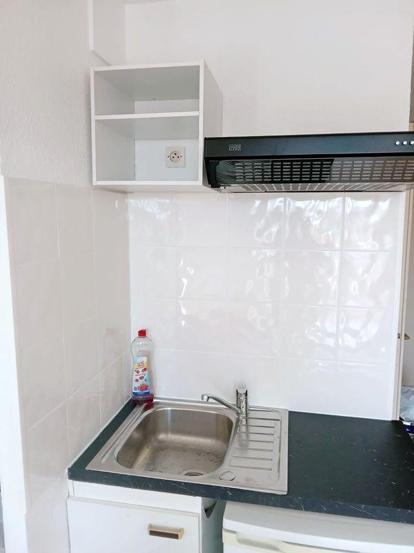 
                                                Location
                                                 Studio 18m² + balcon