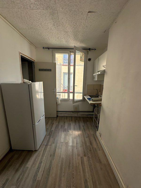 
                                                Location
                                                 Studio 18m2