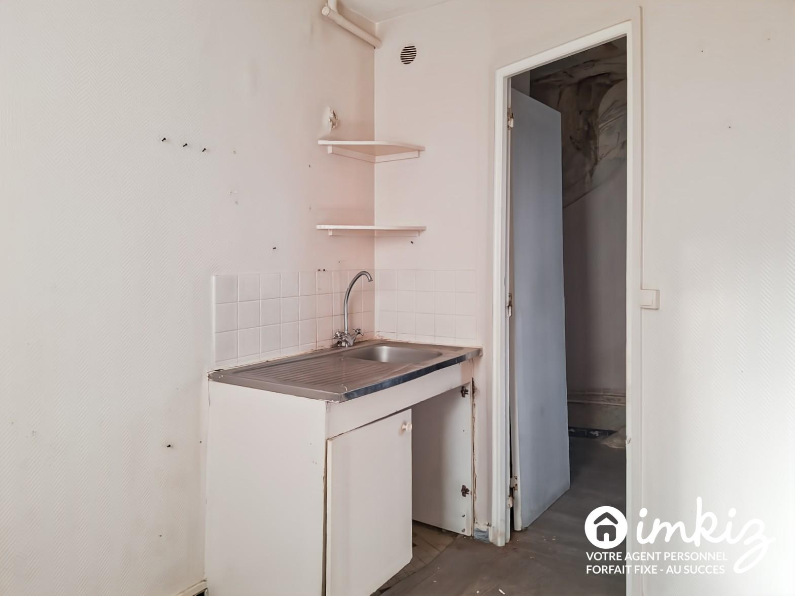 
                                                Vente
                                                 Studio 19 m² à rénover - Belle opportunité !