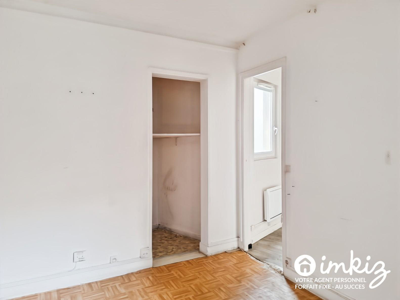 
                                                Vente
                                                 Studio 19 m² à rénover - Belle opportunité !