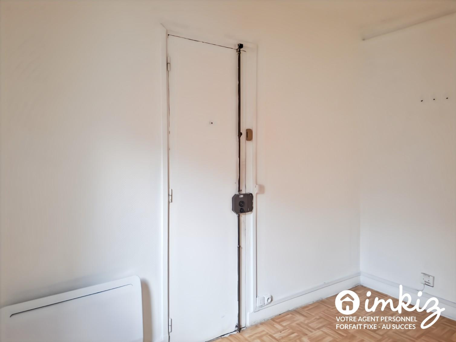 
                                                Vente
                                                 Studio 19 m² à rénover - Belle opportunité !