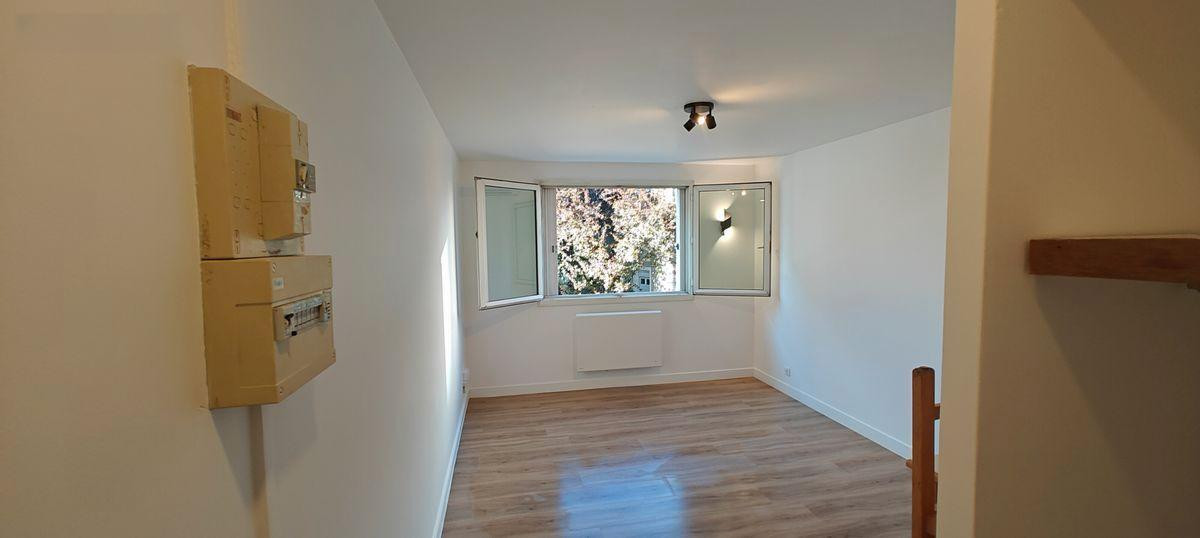 
                                                Location
                                                 Studio 19m² RÉNOVÉ À NEUF – Proche Campus Doua