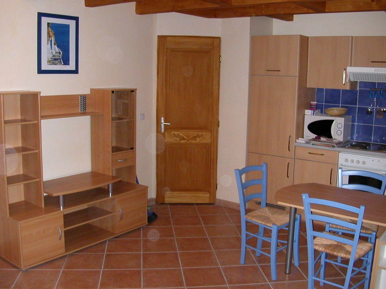 
                                                Location
                                                 Studio 2  bd liberté