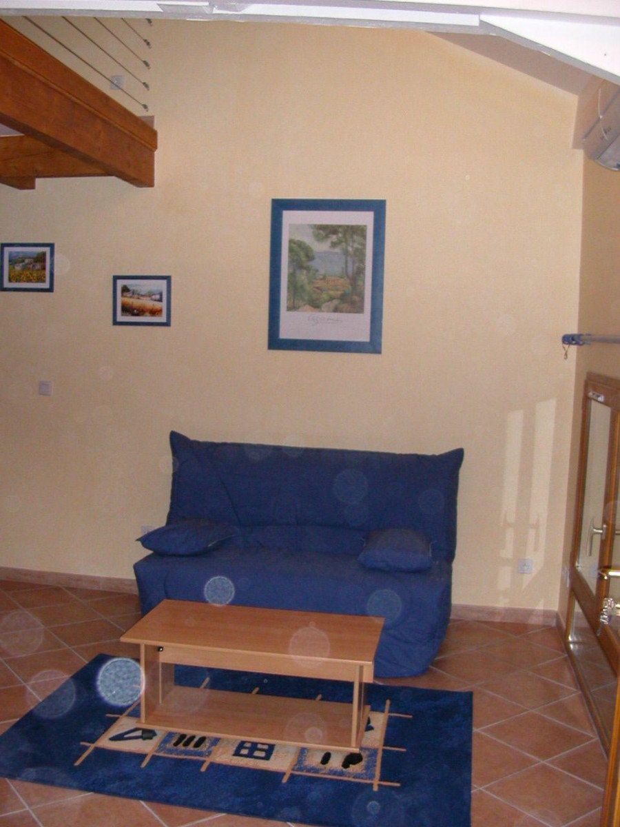 
                                                Location
                                                 Studio 2  bd liberté