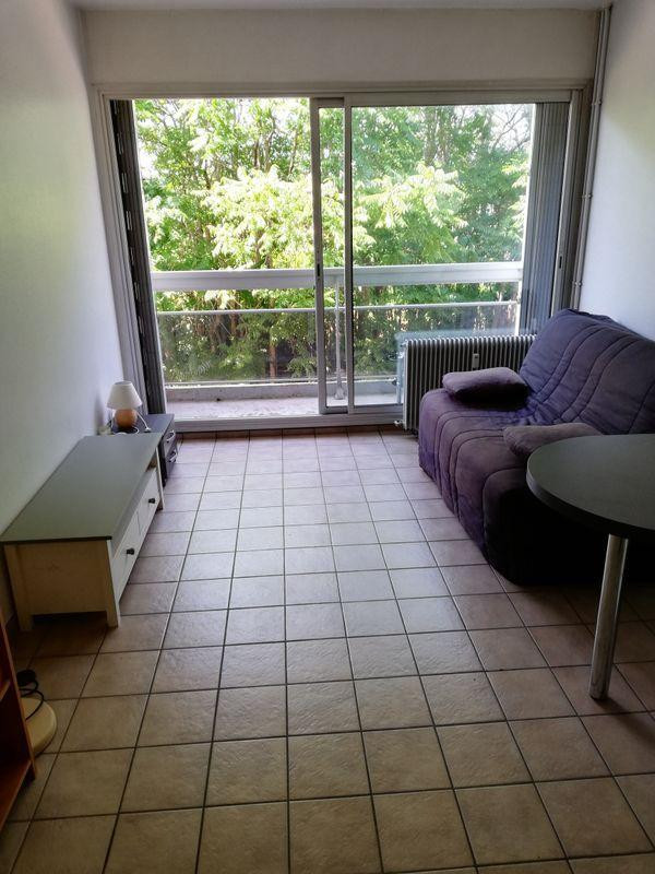 
                                                Location
                                                 Studio 20 m² avec place de parking privée