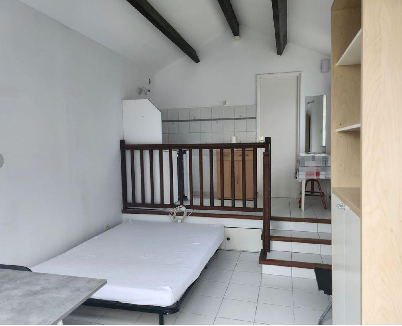 
                                                Location
                                                 Studio 20 m² hopitaux facultés