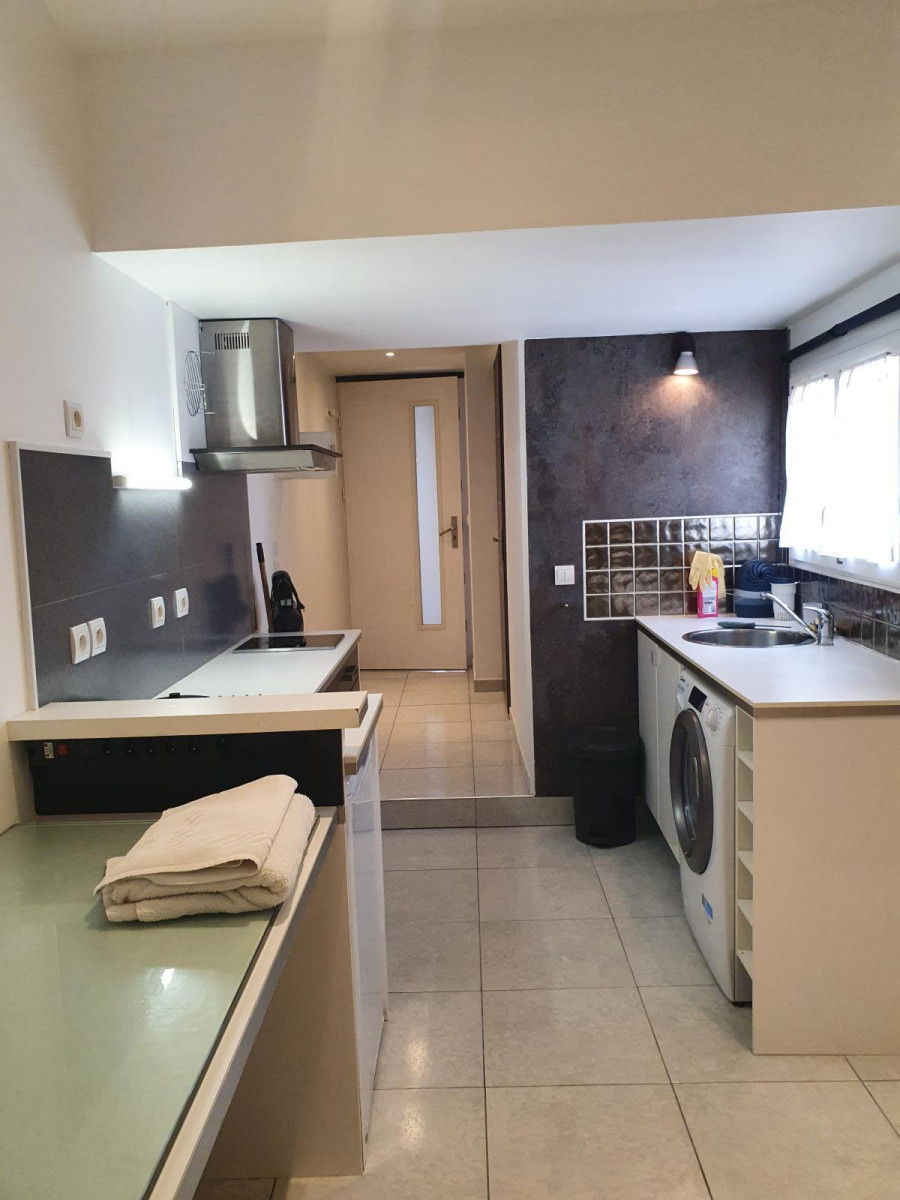 
                                                Location
                                                 Studio 20 m² meublé, calme, indépendant, rénové