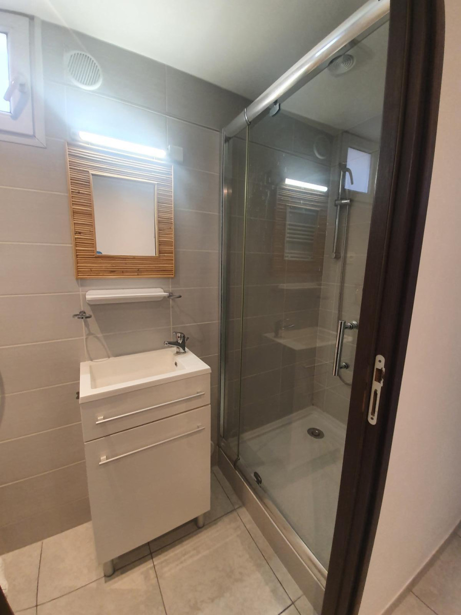 
                                                Location
                                                 Studio 20 m² meublé, calme, indépendant, rénové