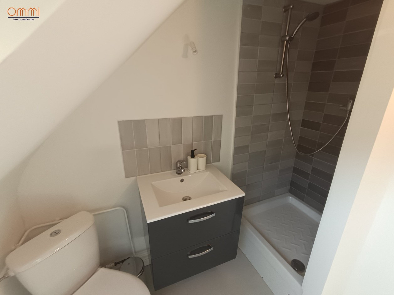 
                                                Location
                                                 Studio 20 m2 avec charges incluses