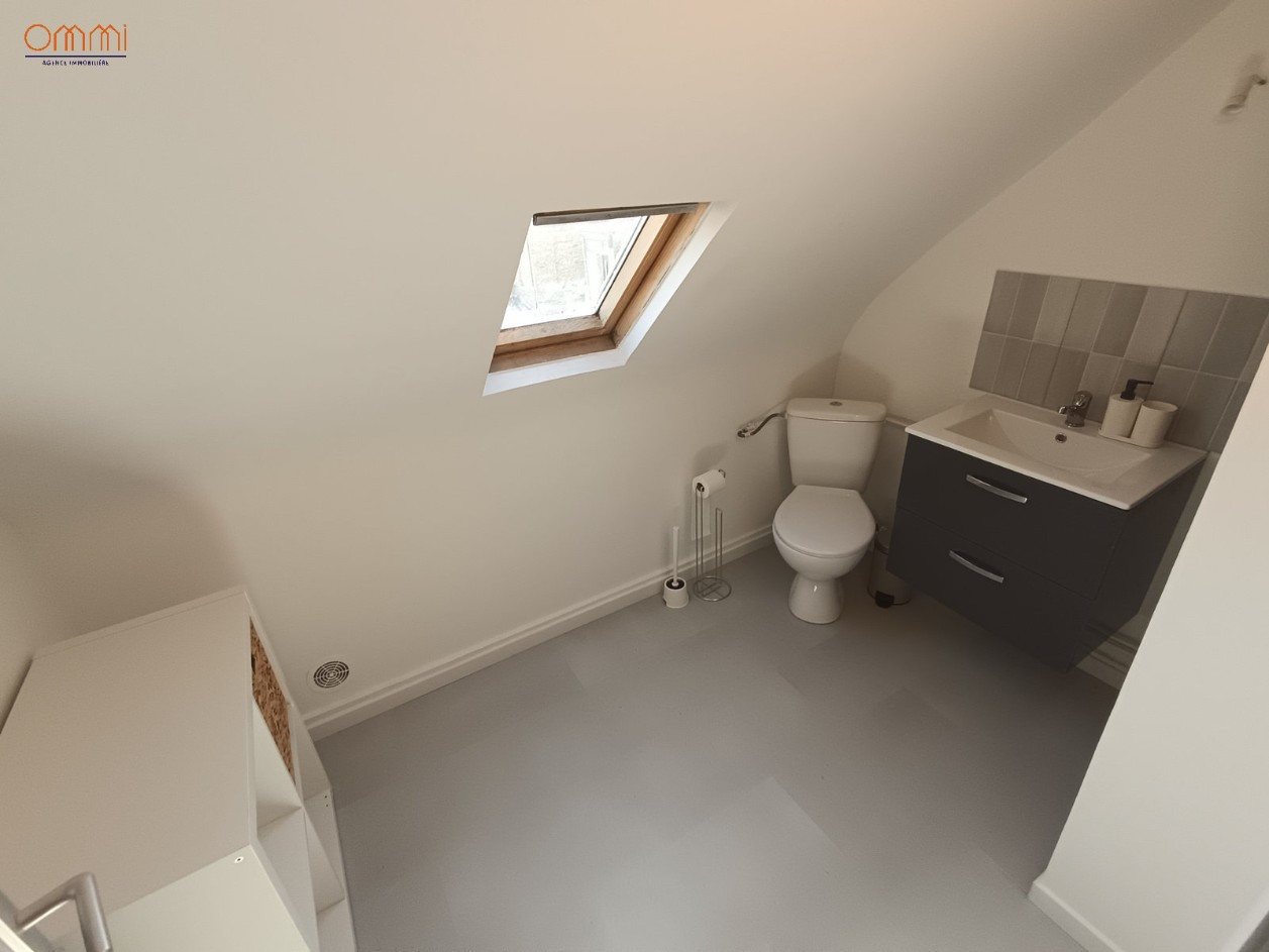 
                                                Location
                                                 Studio 20 m2 avec charges incluses