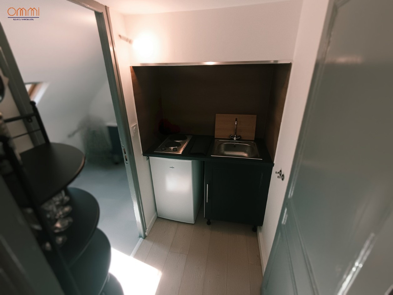
                                                Location
                                                 Studio 20 m2 avec charges incluses