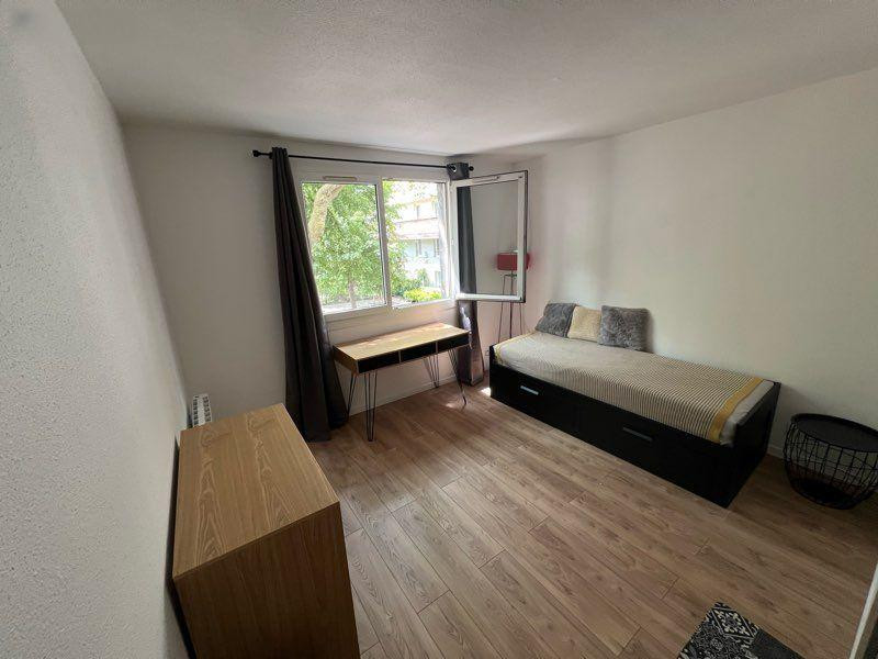 
                                                Location
                                                 Studio 20 m2 refait à neuf
