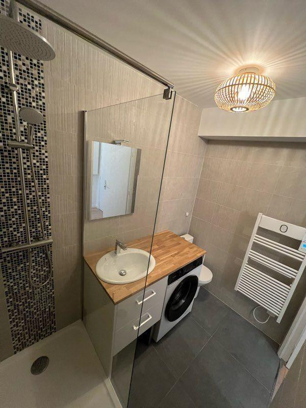 
                                                Location
                                                 Studio 20 m2 refait à neuf