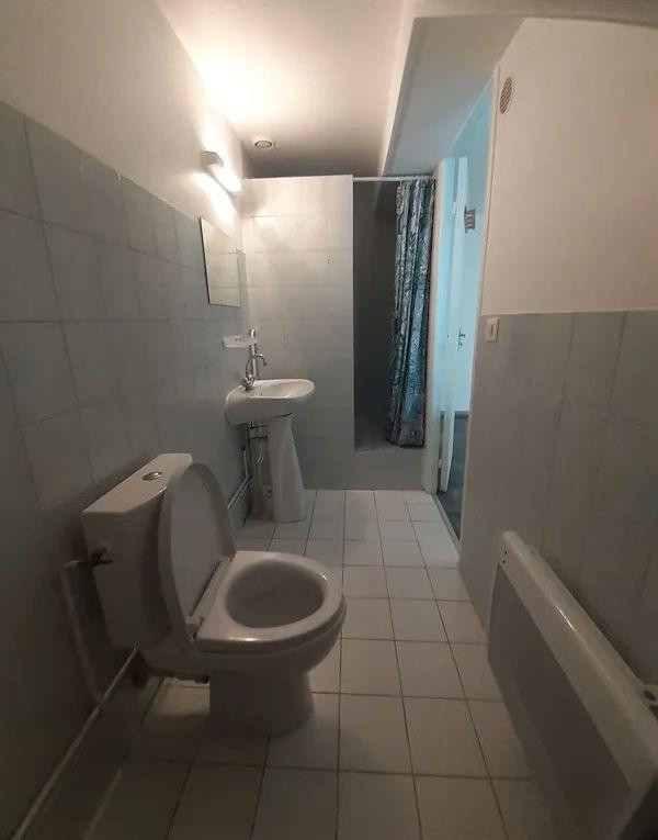 
                                                Location
                                                 Studio 20m² centre ville rue Barbatre