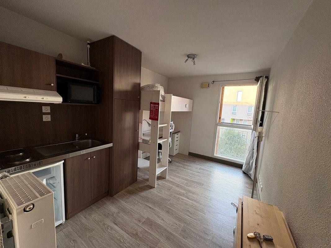 
                                                Location
                                                 Studio 20m² dans résidence étudiante récente