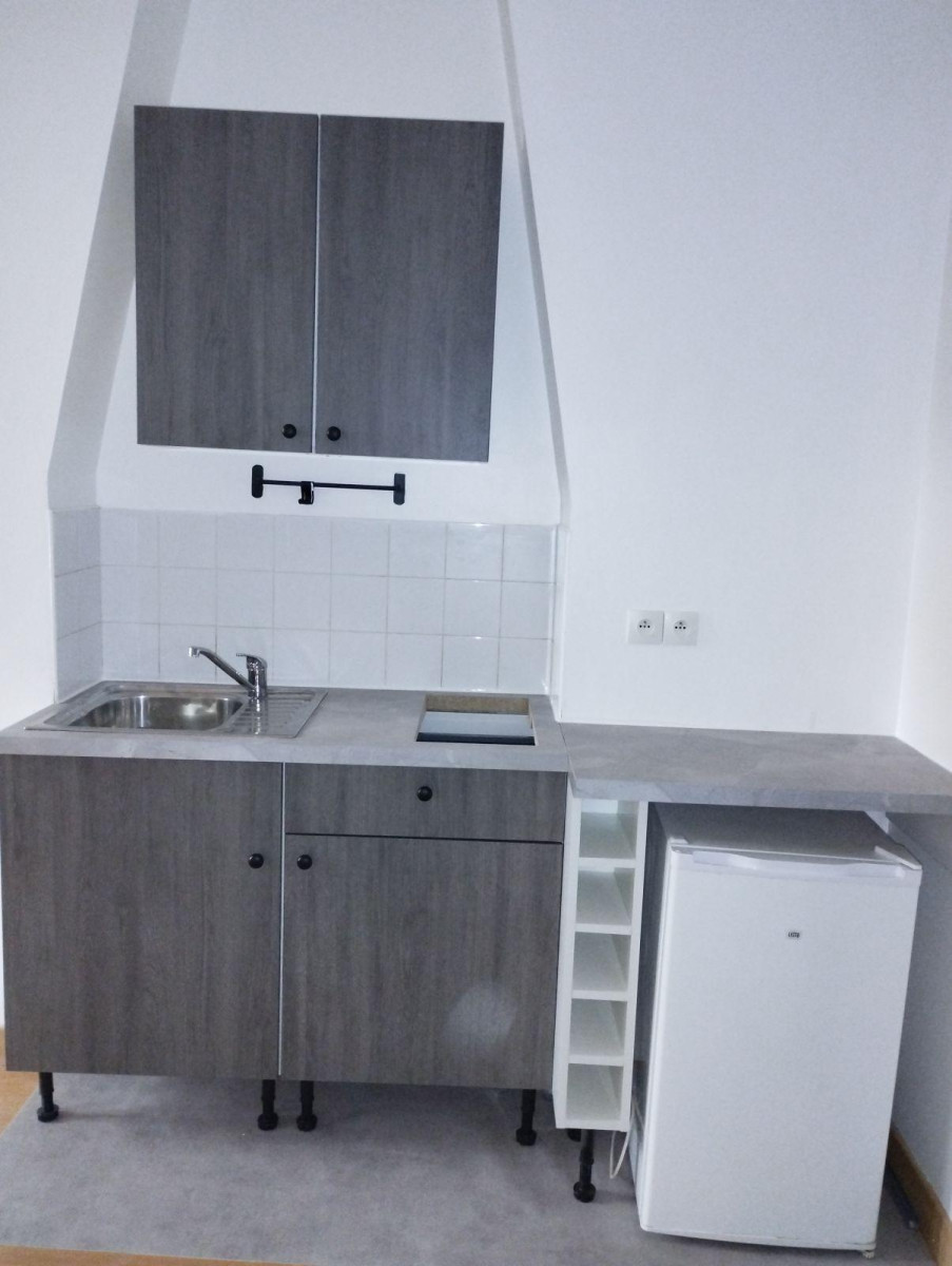 
                                                Location
                                                 Studio 20m² - Lumineux et Rénové