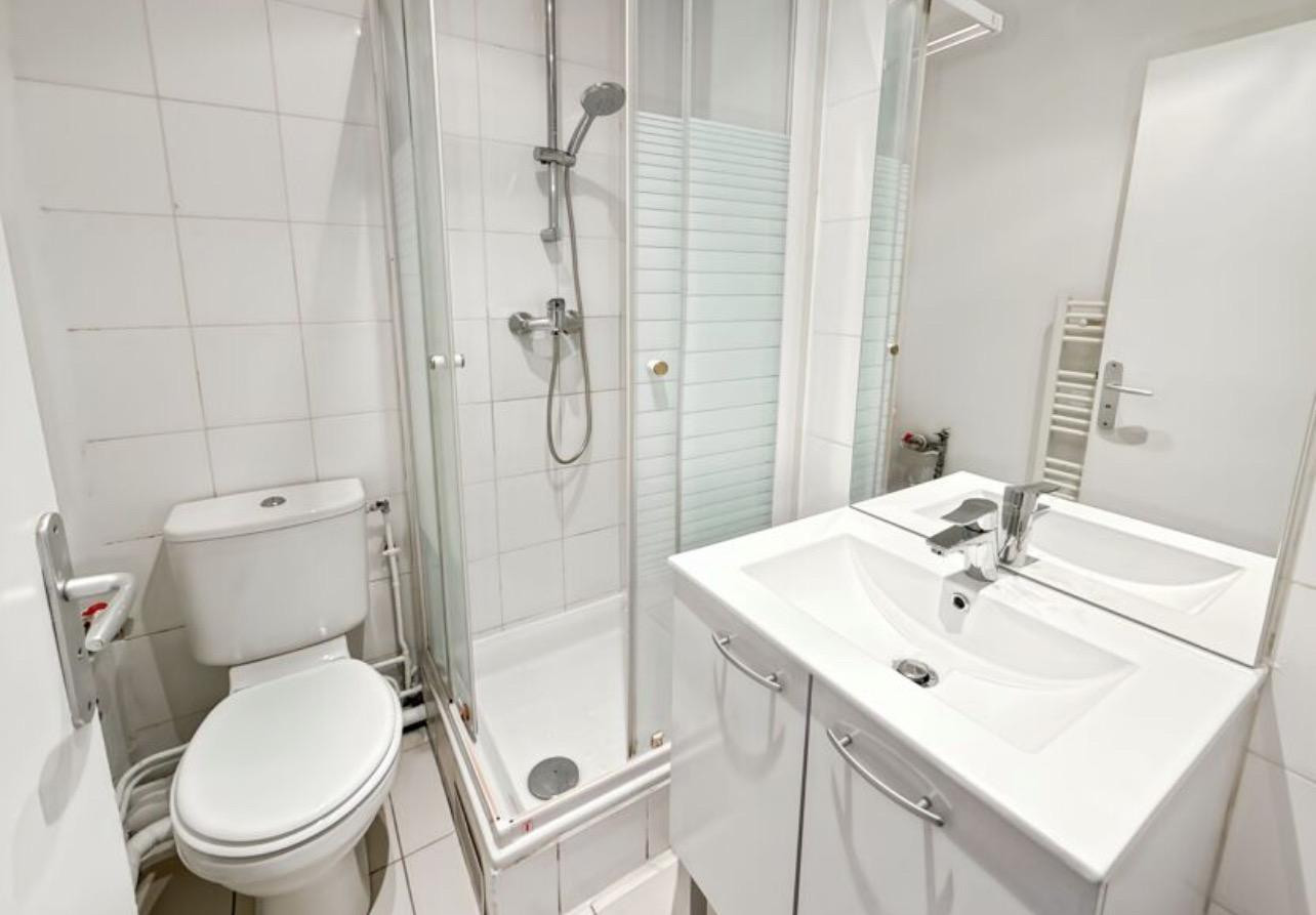 
                                                Location
                                                 Studio 20m2