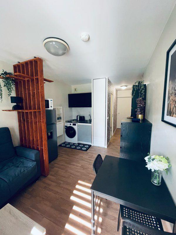 
                                                Location
                                                 Studio 20m2 - bassin de la Villette (rare)