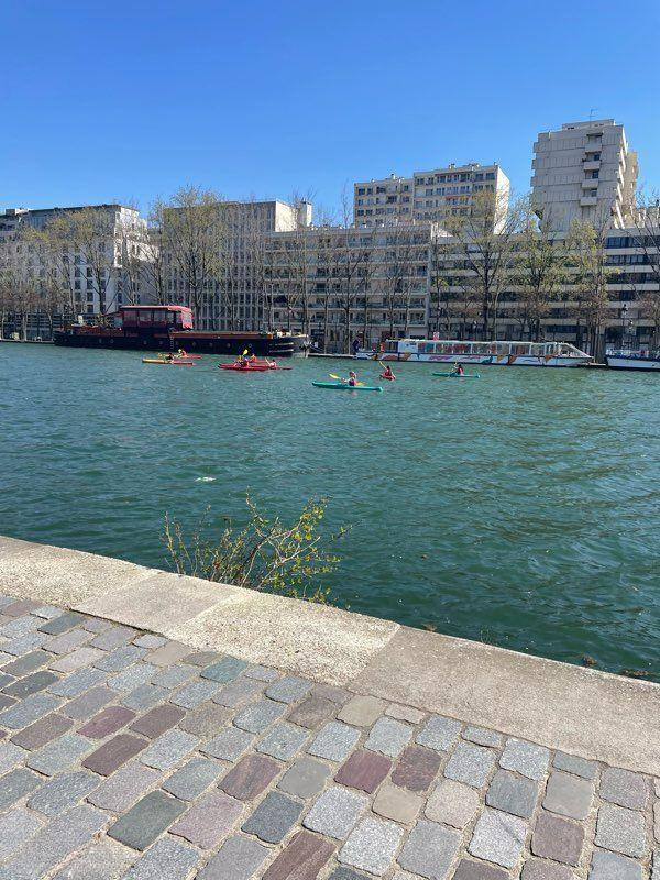 
                                                Location
                                                 Studio 20m2 - bassin de la Villette (rare)