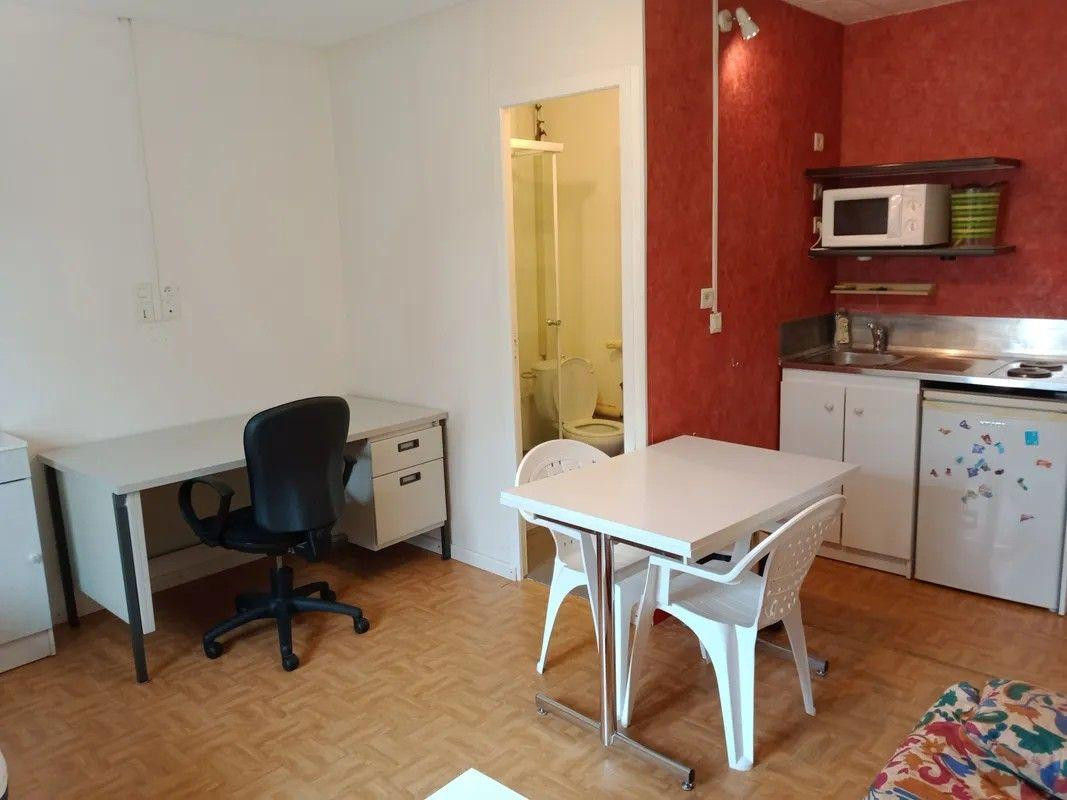 
                                                Location
                                                 Studio 21,5 m² meublé à 5mn FAC et CHU à 480€