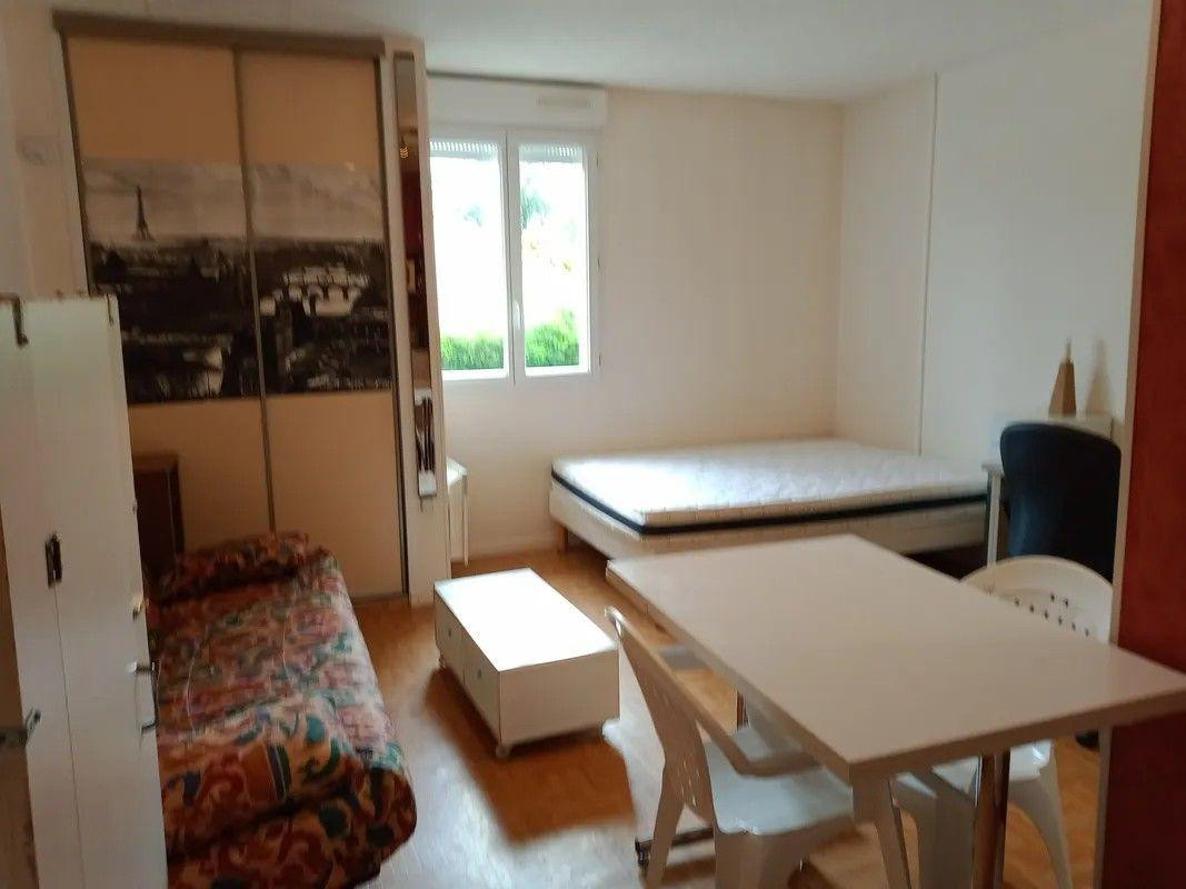 
                                                Location
                                                 Studio 21,5 m² meublé à 5mn FAC et CHU à 480€