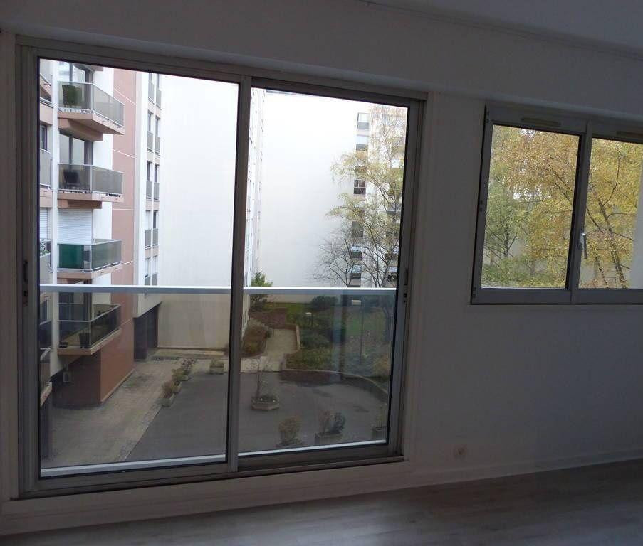 
                                                Location
                                                 Studio 21m2 Paris 20ème