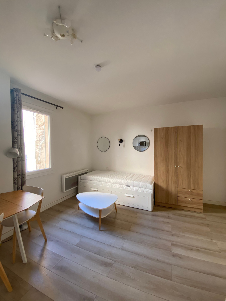 
                                                Location
                                                 Studio 22m²