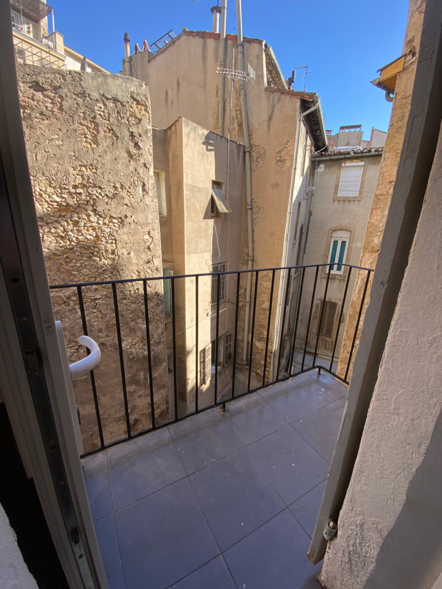 
                                                Location
                                                 Studio 22m²