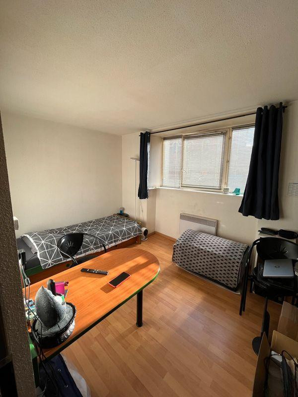 
                                                Location
                                                 Studio 22m²