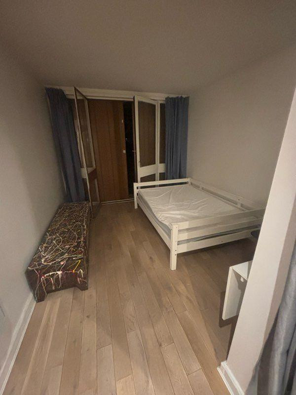 
                                                Location
                                                 Studio 22m2