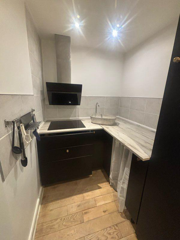 
                                                Location
                                                 Studio 22m2