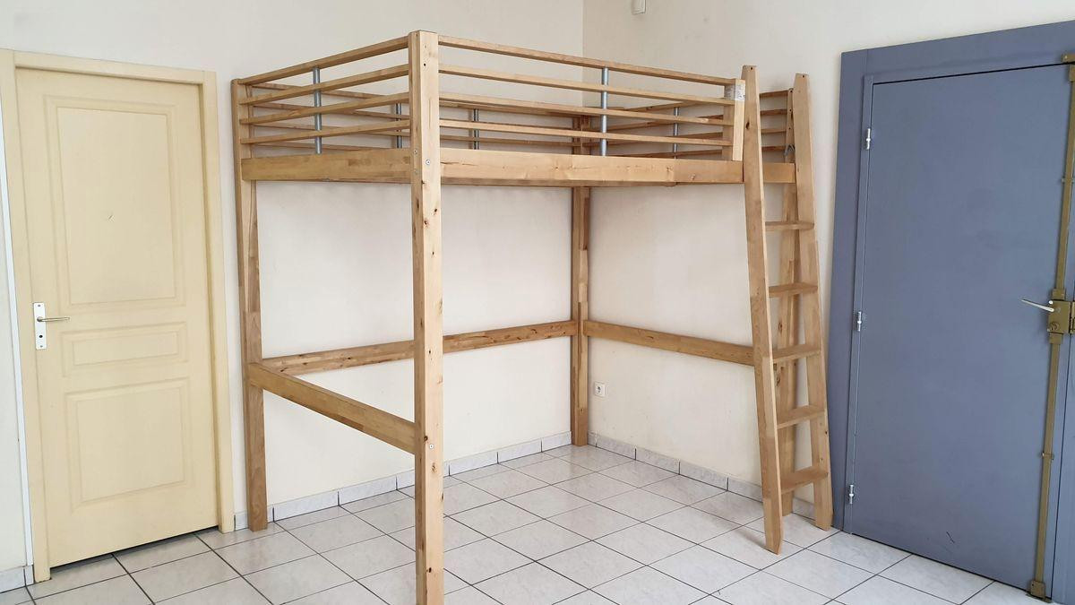 
                                                Location
                                                 Studio 23M2 capitole RDC sur rue