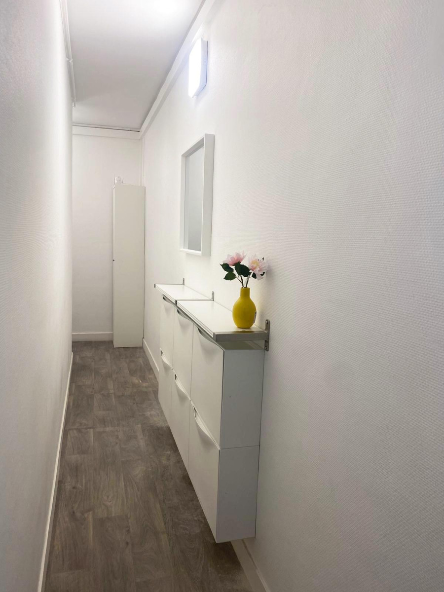 
                                                Vente
                                                 Studio 23m2 - REFAIT À NEUF - DPE D