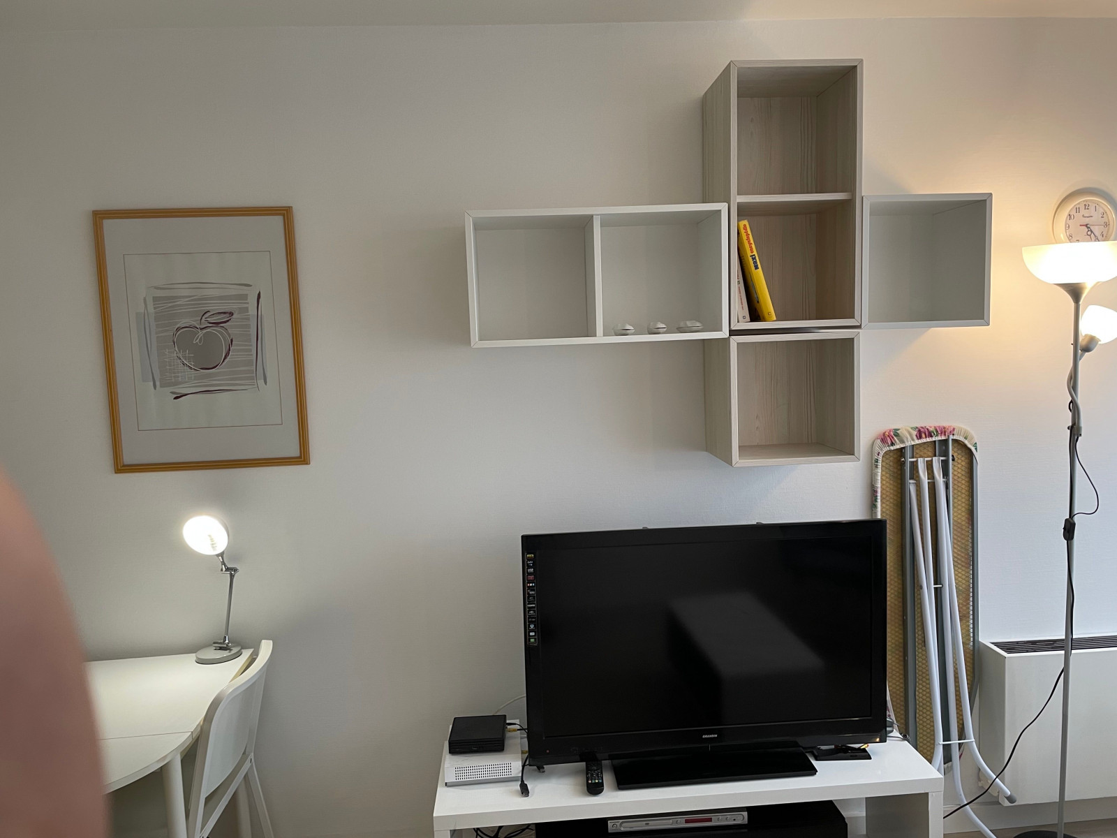 
                                                Location
                                                 Studio 24 m2 bien équipé (loyer tout inclus)