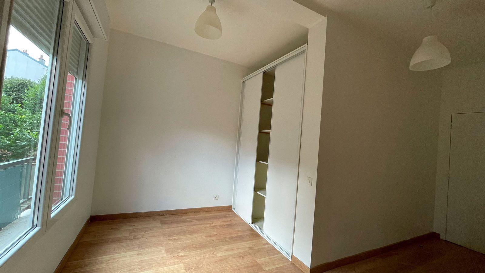 
                                                Location
                                                 Studio 25 m2 avec terrasse avec vue sur Jardin