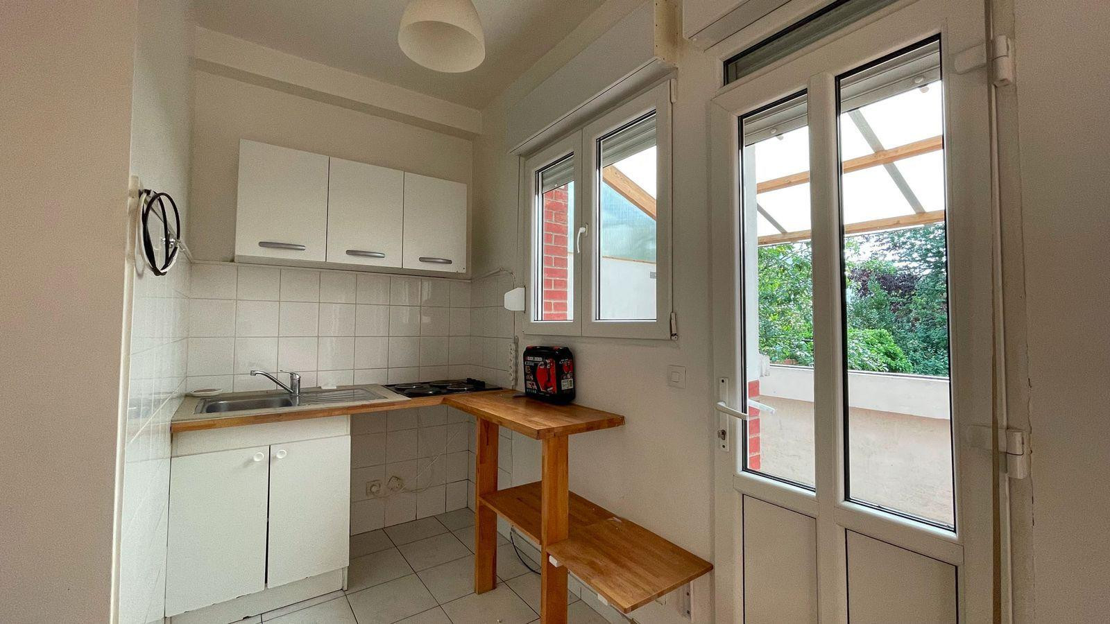 
                                                Location
                                                 Studio 25 m2 avec terrasse avec vue sur Jardin