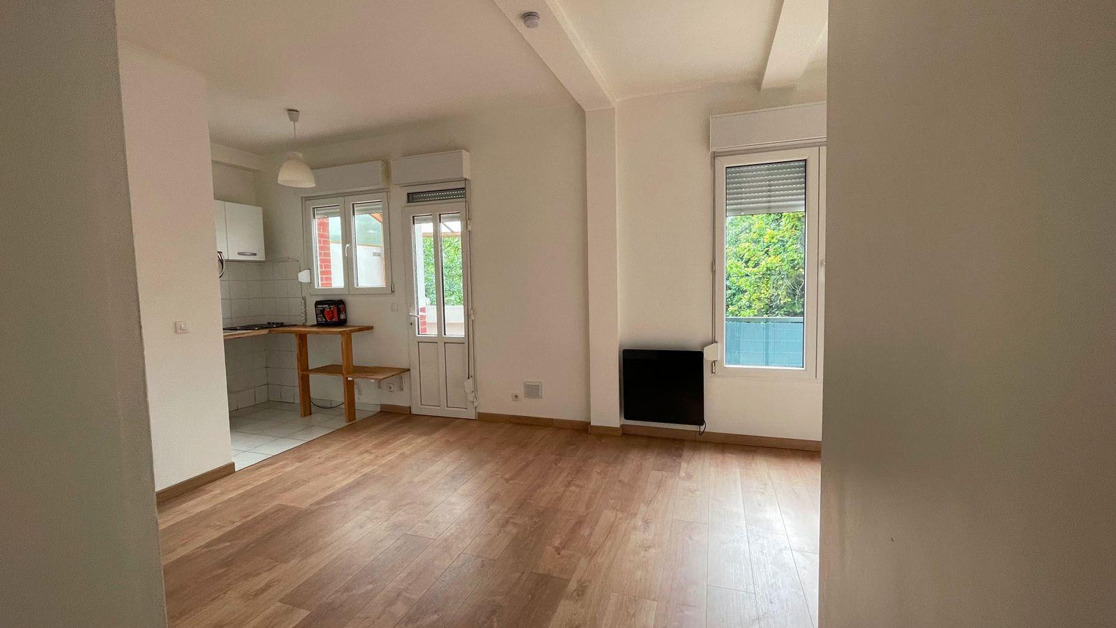 
                                                Location
                                                 Studio 25 m2 avec terrasse avec vue sur Jardin