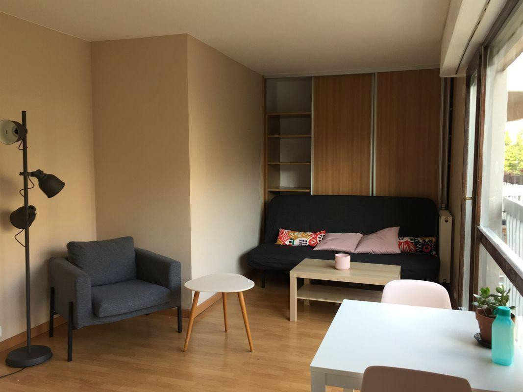 
                                                Location
                                                 Studio 25 M2 Pantin