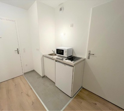 
                                                Location
                                                 Studio 25² meublé