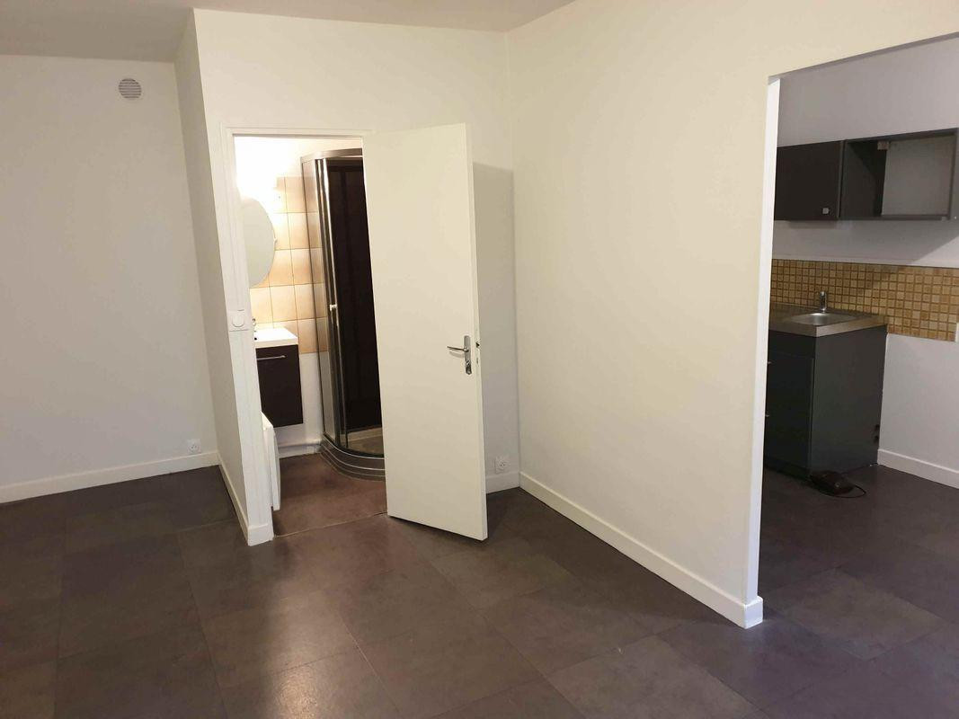 
                                                Location
                                                 Studio 25m2