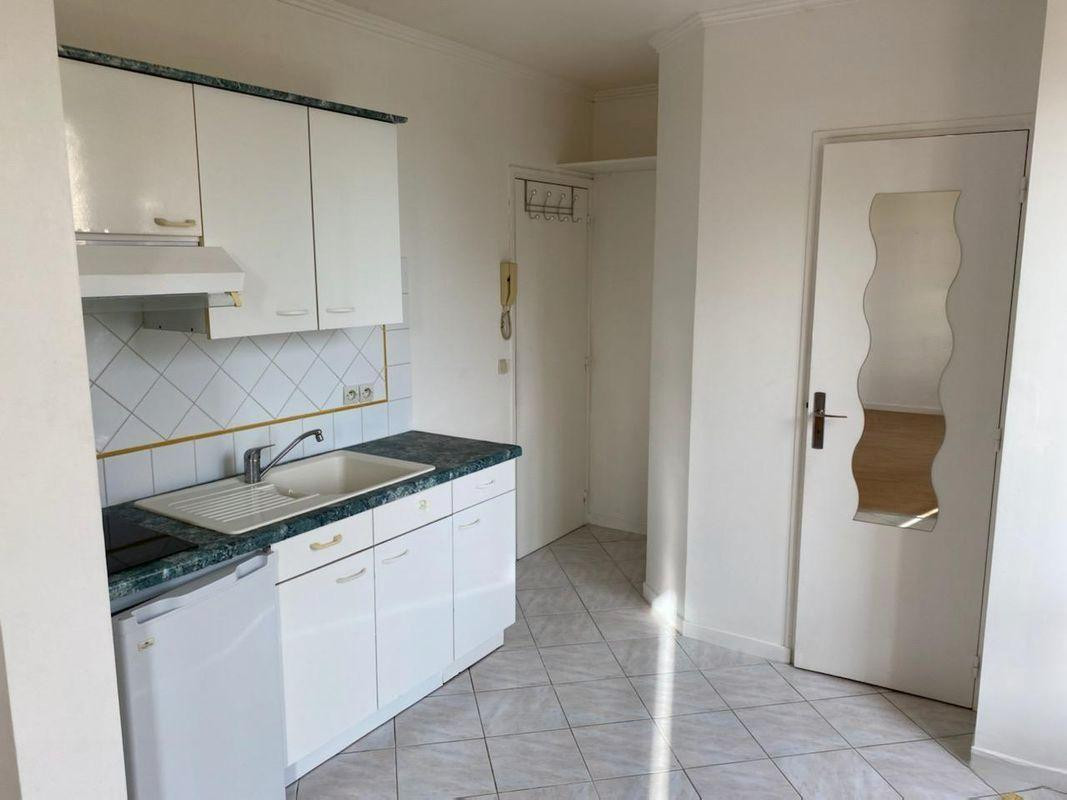 
                                                Location
                                                 Studio, 25m2 à 5mn Gare-RER A Maisons laffitte