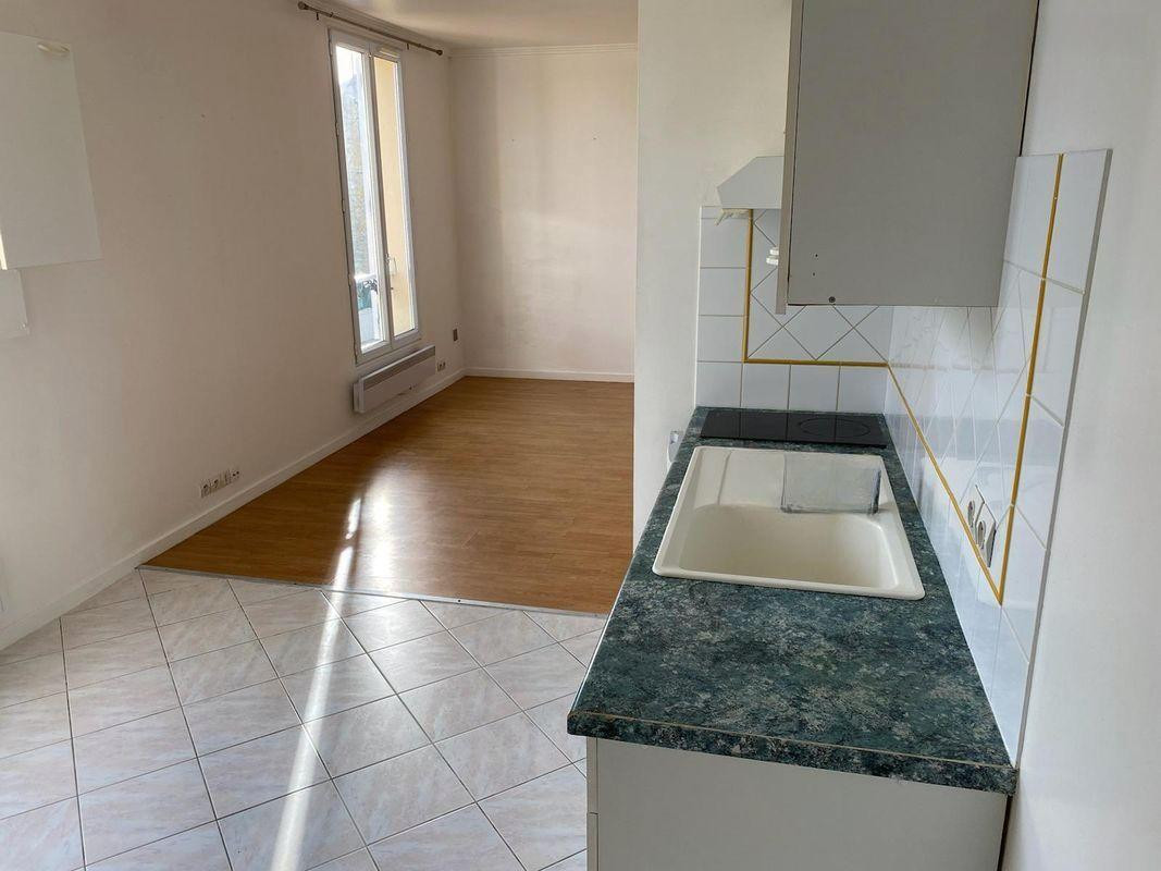 
                                                Location
                                                 Studio, 25m2 à 5mn Gare-RER A Maisons laffitte