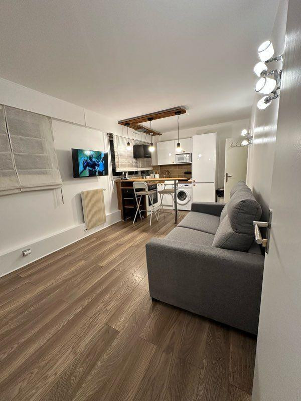 
                                                Location
                                                 Studio 25M2 richement meublé à Ménilmontant