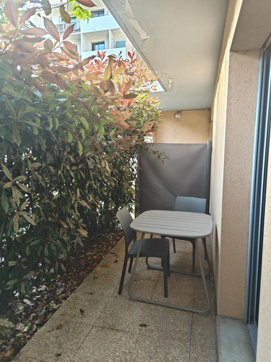 
                                                Location
                                                 Studio 26 m² terrasse – Rue Coupefer (bail 2 mois)