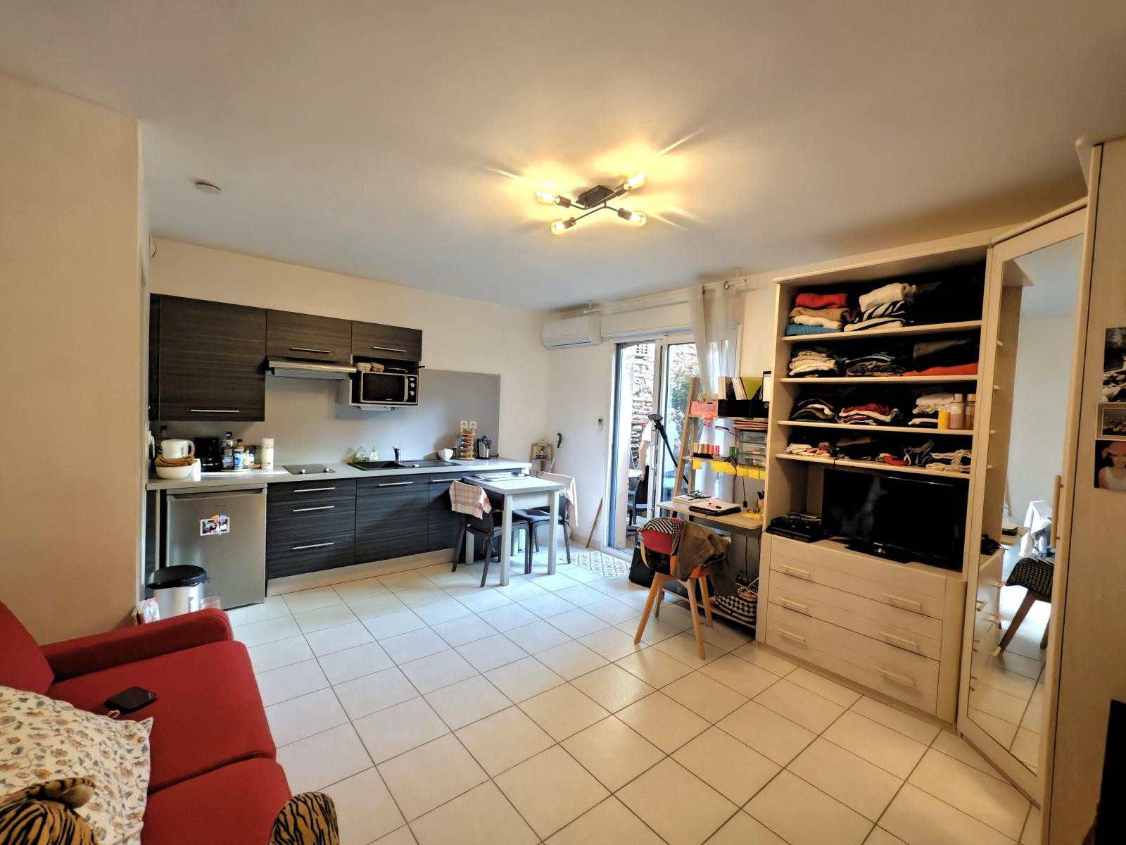 
                                                Location
                                                 Studio 26 m² terrasse – Rue Coupefer (bail 2 mois)