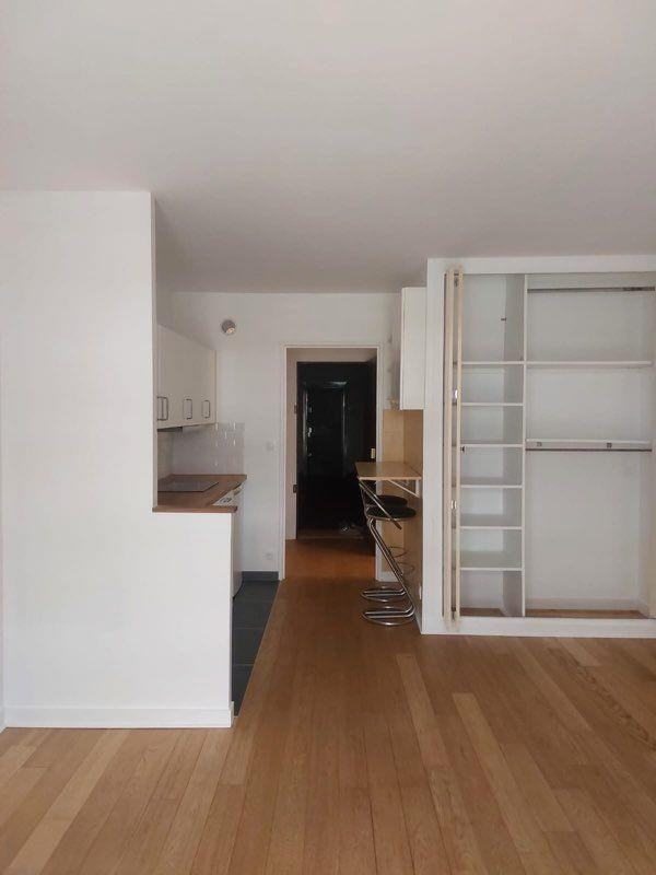 
                                                Location
                                                 Studio 26 m2 Pelleport